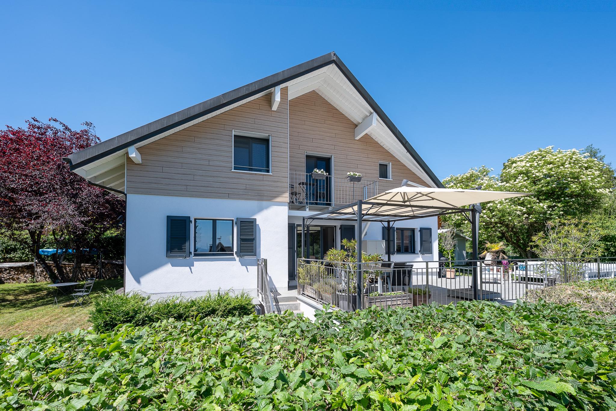 Genolier (Sus-Châtel) | Villa individuelle avec vue lac et Alpes, parfaitement rénovée (CECB=A)