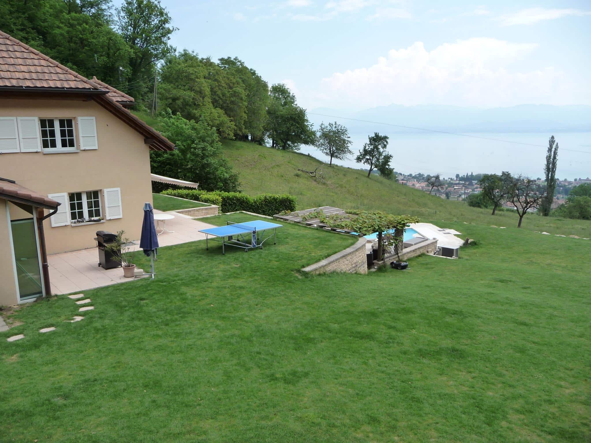 Mont-sur-Rolle | Villa avec piscine et vue imprenable