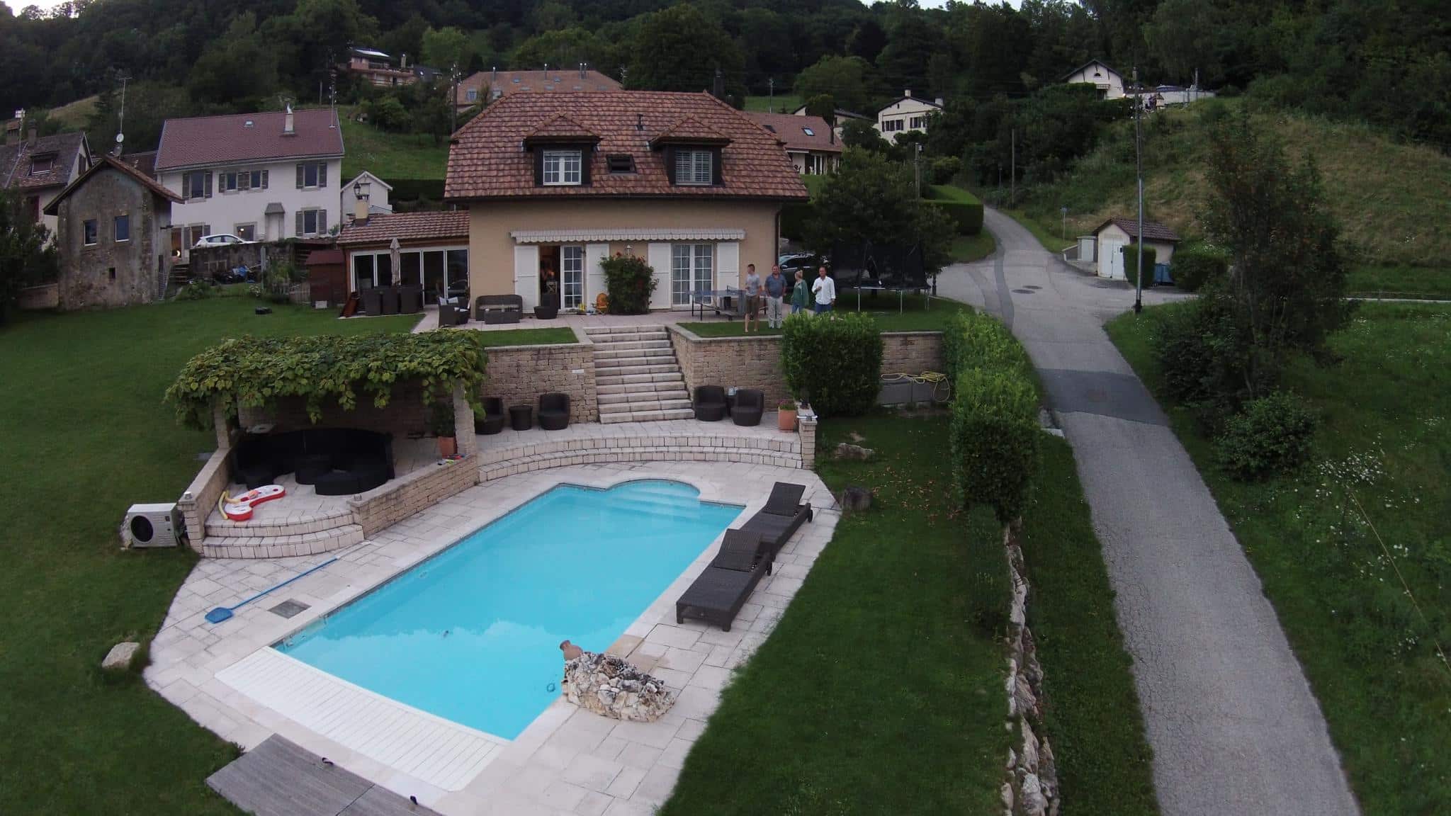Mont-sur-Rolle | Villa avec piscine et vue imprenable